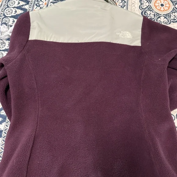 North Face Women's Fleece Jacket size S - Picture 2 of 3